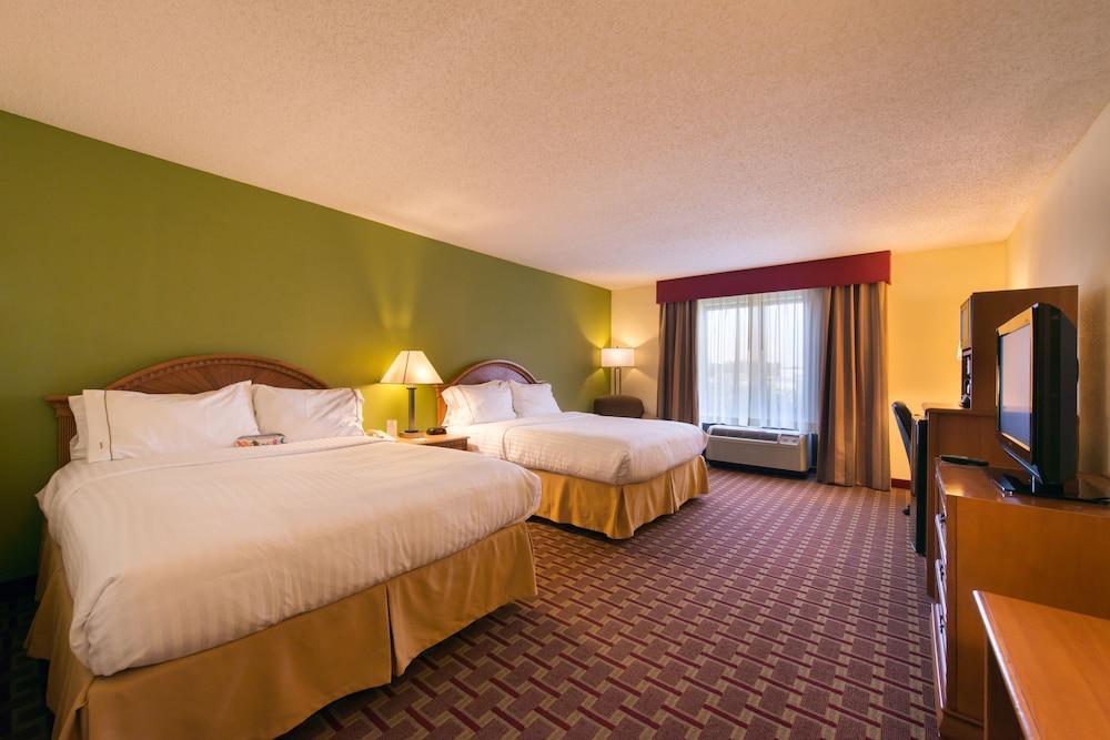 Holiday Inn Express Hotel & Suites Tampa-Anderson Road-Veterans Exp By Ihg West Chase Екстер'єр фото
