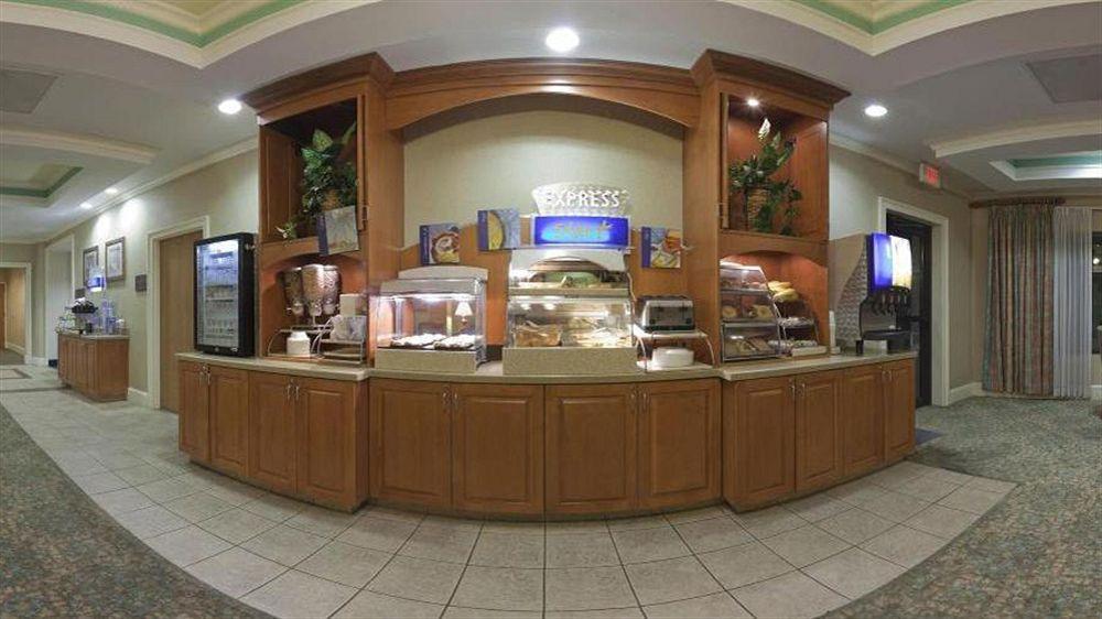 Holiday Inn Express Hotel & Suites Tampa-Anderson Road-Veterans Exp By Ihg West Chase Екстер'єр фото