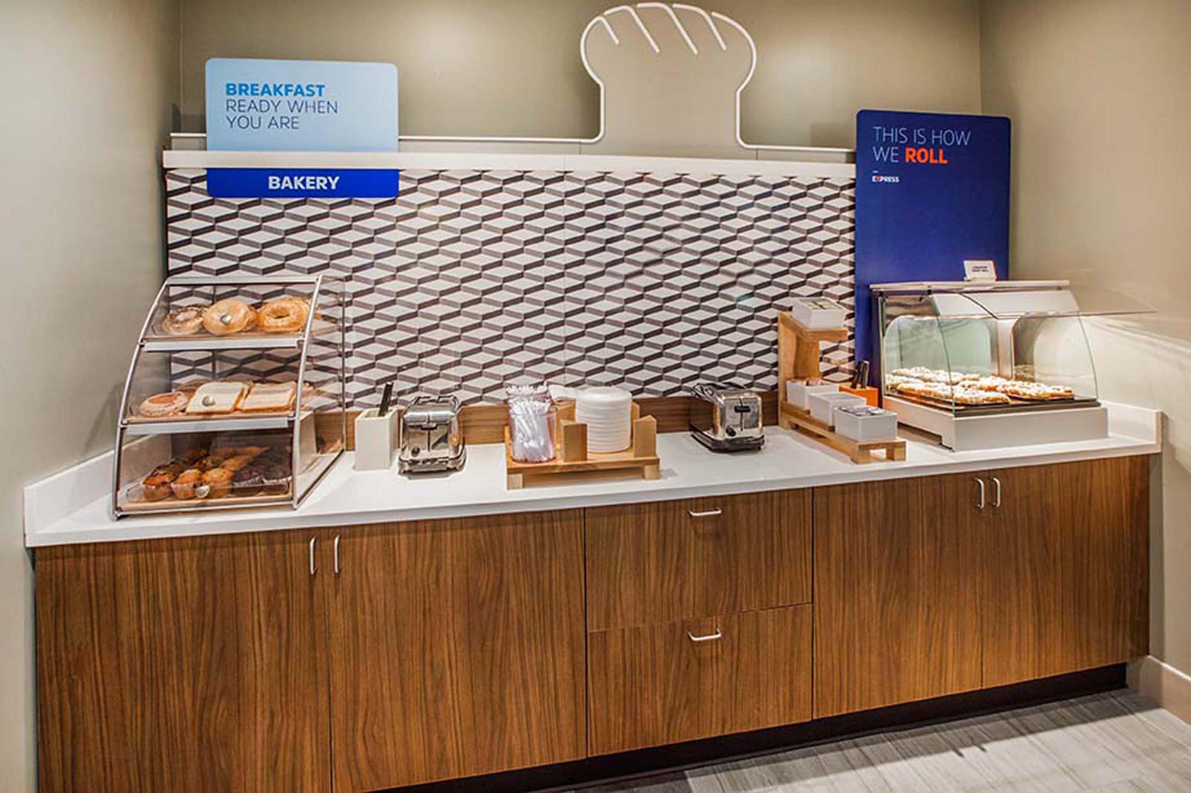 Holiday Inn Express Hotel & Suites Tampa-Anderson Road-Veterans Exp By Ihg West Chase Екстер'єр фото