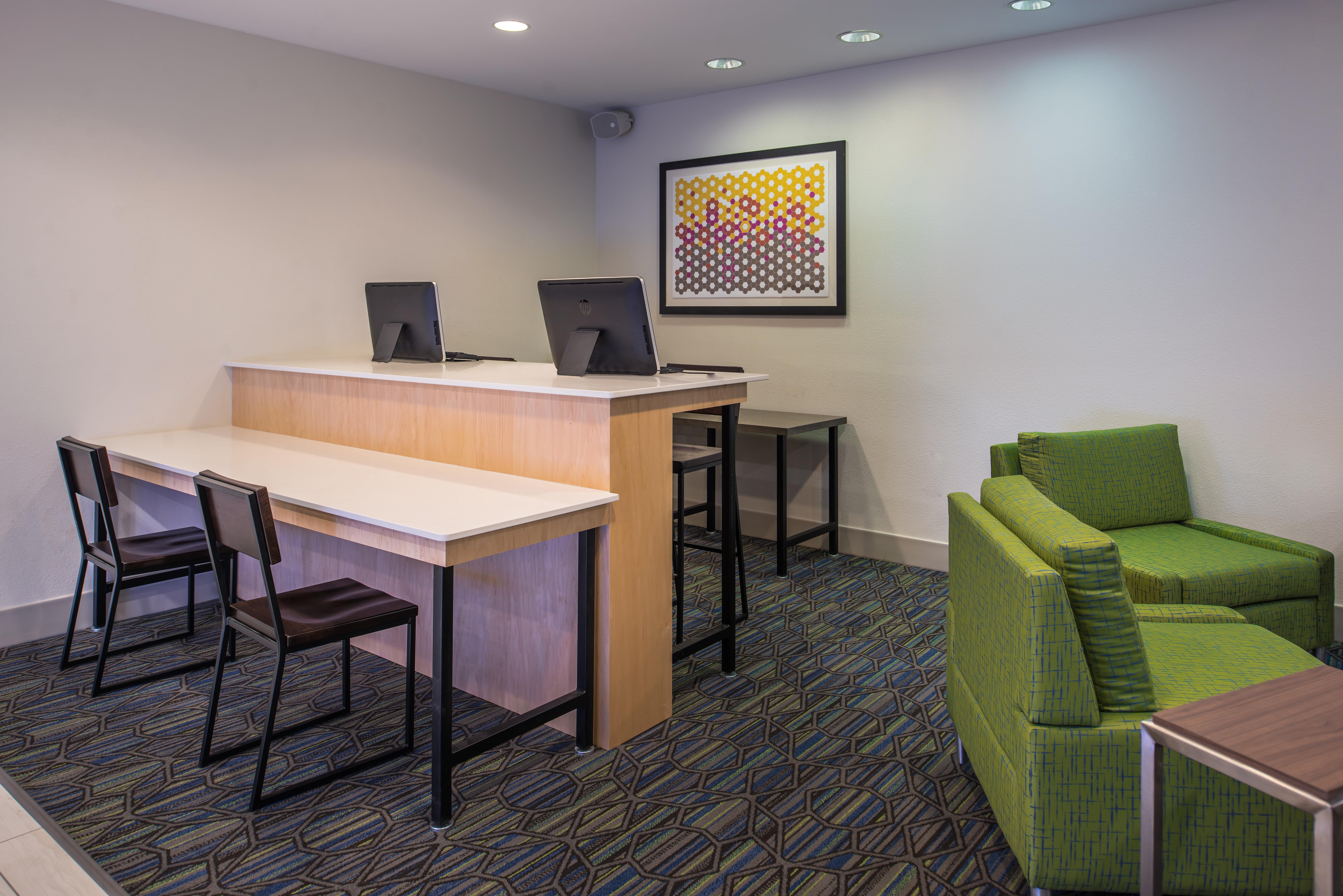Holiday Inn Express Hotel & Suites Tampa-Anderson Road-Veterans Exp By Ihg West Chase Екстер'єр фото