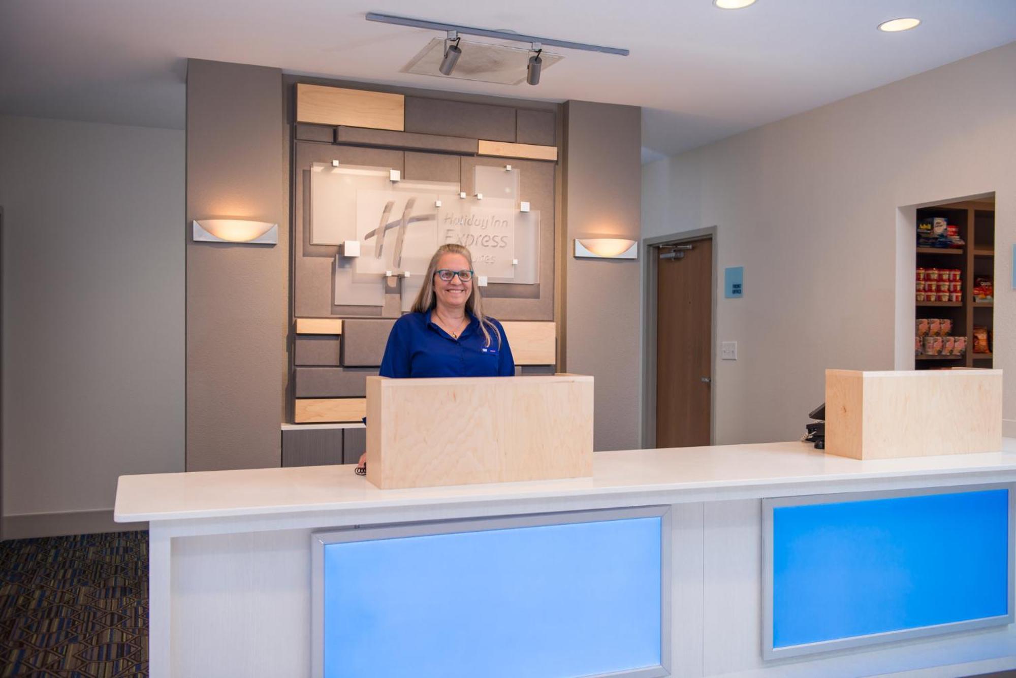 Holiday Inn Express Hotel & Suites Tampa-Anderson Road-Veterans Exp By Ihg West Chase Екстер'єр фото