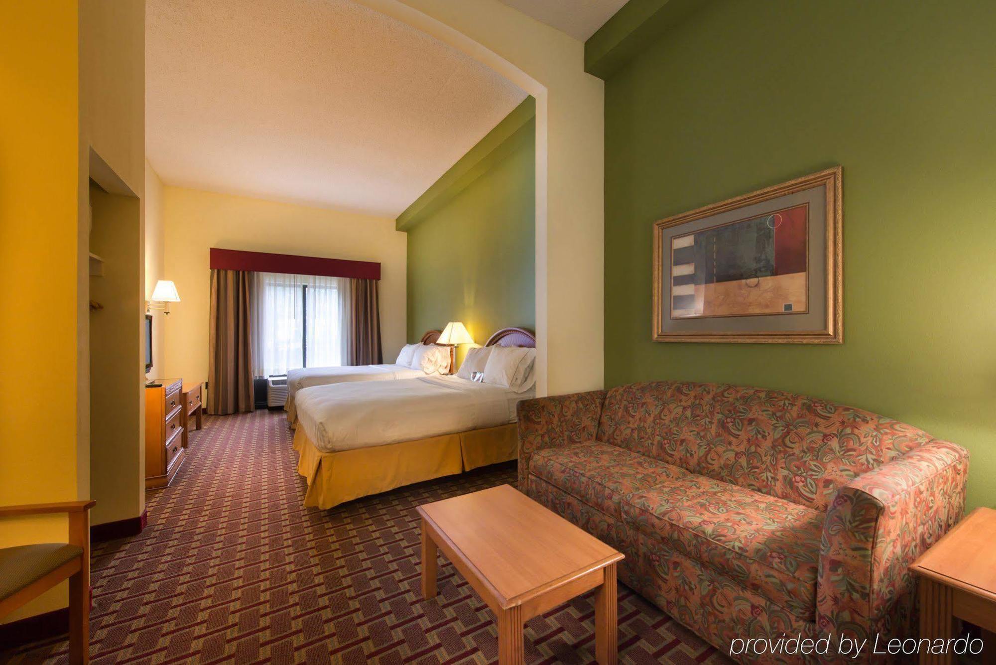 Holiday Inn Express Hotel & Suites Tampa-Anderson Road-Veterans Exp By Ihg West Chase Екстер'єр фото